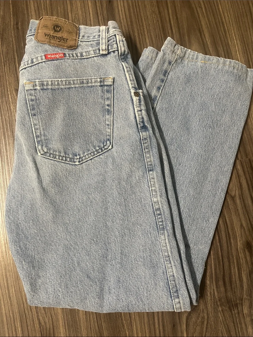 Wrangler 965T1SL Lightwash Distressed Straight Leg Denim Jeans